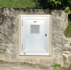 Rénovation d'une porte d'armoire BT sur mesure